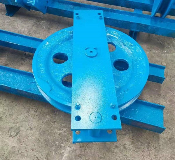 無極繩連續牽引車尾輪